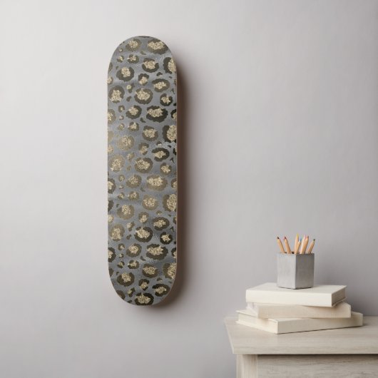 Glittery Leopard Print op Glossy Grey Skateboard (Muurkunst)