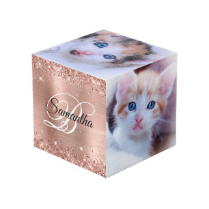 Glittery Roos Gold Foil Fancy Monogram Kubus