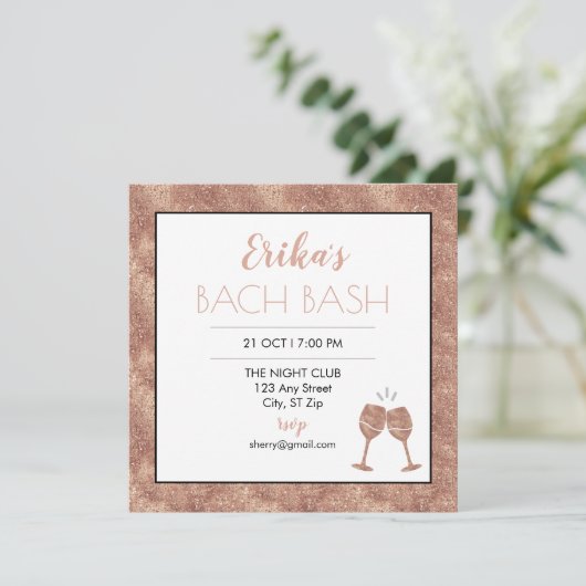 Glitzy - Rose Gold Bash Bach Invitation (Debout devant)
