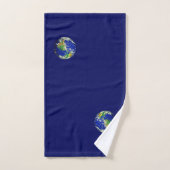 Globe terrestre & Texte sur fond bleu marine (Serviette à main)
