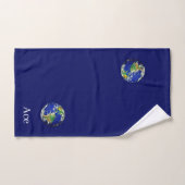 Globe terrestre & Texte sur fond bleu marine (Serviette à main)