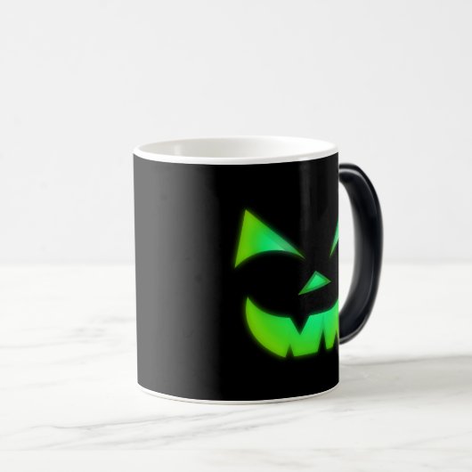 Gloed in de donkergroene Jack O Lantern pompoen Magische Mok (Voorkant rechts)