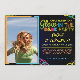 Gloed in de uitnodiging voor de geboorte van de do