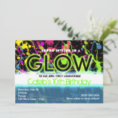 Gloed neon verf splatter verjaardagsfeestje uitnod kaart (Staand voorkant)