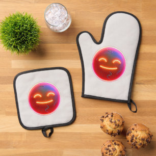 Gloed van Vreugde: Digitale Emoticon Ovenwant & Pannenlap Set