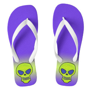 Gloeiende Heldergroene Alien Skull Teeth Paarse Teenslippers