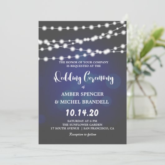 Gloeiende String Lights Diep Blauw Bruiloft uitnod Kaart (Staand voorkant)
