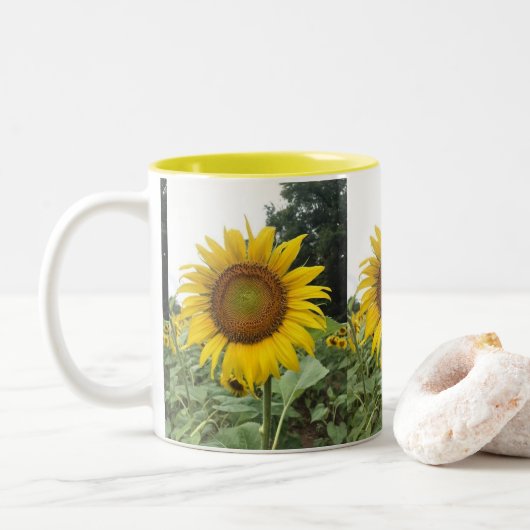 **GLORIEUZE ZONNLOWER** TWEEKLEURIGE KOFFIEMOK (Met donut)
