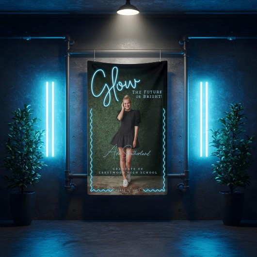 Glow The Future is een vrolijk blauw neon Afstuder Spandoek