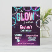 Glow verjaardagsfeestje uitnodigen kaart (Staand voorkant)