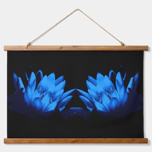 Glowing Blue Water Lily Lotus Flower Abstract Hangend Wandkleed (Voorkant)