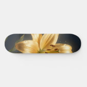 Glowing golden lily flower skateboard (Horizontaal)