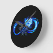 Glowing infinity with blue rose ronde klok (Hoek)