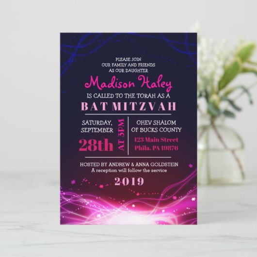 GLOWWING NEON STARS FUSCHIA Bat mitzvah Invitation (Debout devant)