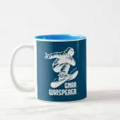 Gnar Whisperer Snowboarden Tweekleurige Koffiemok (Links)