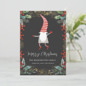 Gnome en Holly bessen Feestdagenkaart (Staand voorkant)