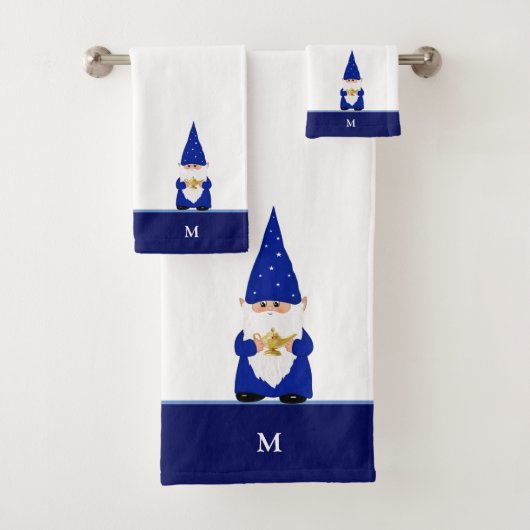Gnome magique & Monogramme en bleu et blanc (En situation)