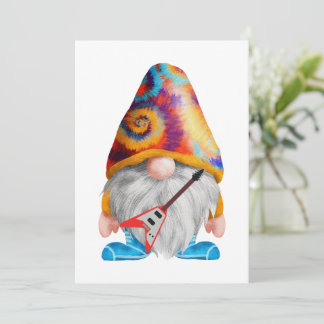 Gnome met gitaar en kleurrijk pet op een kaart
