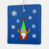 Gnome met Slaapbalken; kerstversiering Keramisch Ornament (Links)
