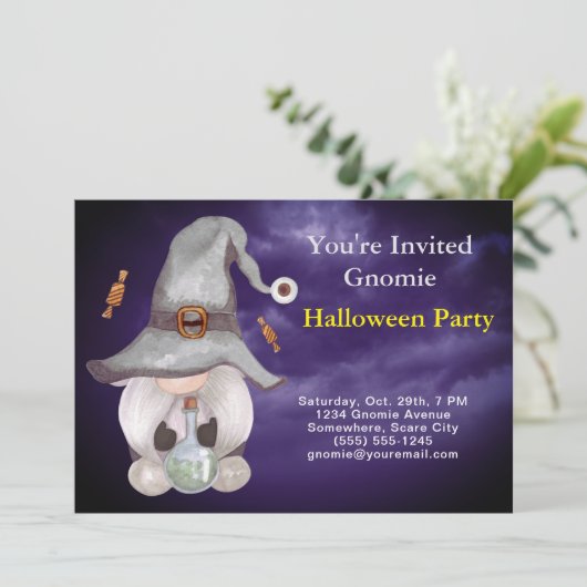 Gnome Witch Magic Cloudy Blue Sky Halloween Party Kaart (Staand voorkant)