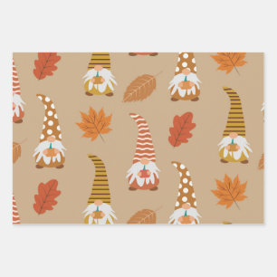 Gnomes d'automne avec feuilles d'automne sur Brown