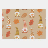 Gnomes d'automne avec feuilles d'automne sur fond  (Devant 3)