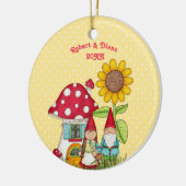 Gnoompaar in tuin keramisch ornament (Links)