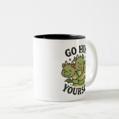 Go Hug Yourself Mug – Cute Three-Headed Dragon  (Devant droit)