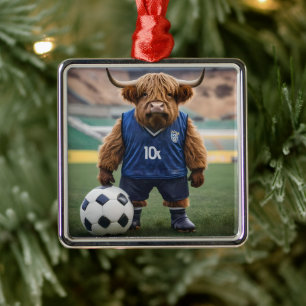 Goal-Getter: Een Highland Koe gekleed voor voetbal Metalen Ornament