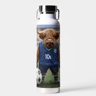 Goal-Getter: Een Highland Koe gekleed voor voetbal Waterfles