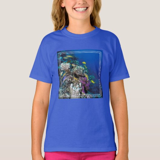 Goatfish Swarm Around Small Coral T-shirt (Voorkant)