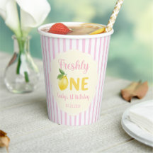 Gobelet en papier rose et jaune frais un citron an