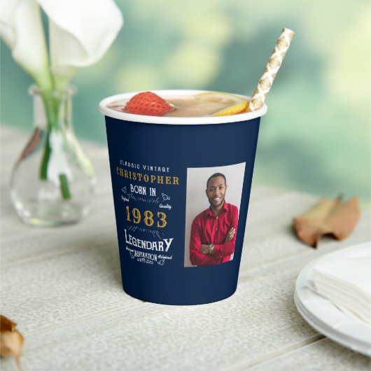 Gobelets En Papier 40e anniversaire Né 1983 Légende Modèle photo (Insitu)