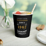 Gobelets En Papier 60th Birthday 1962 Black Gold Ajouter Nom Retro<br><div class="desc">Un design personnalisé de tasse en papier classique pour cette fête d'anniversaire. Plus de cadeaux et de fournitures de fête disponibles avec le design "légendaire" dans le magasin.</div>
