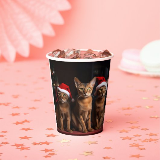 Gobelets En Papier Abyssinian près de la cheminée Noël (Insitu)