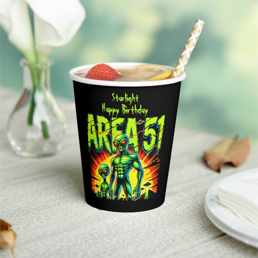 Gobelets En Papier Aliens énigmatiques apparaissent près de la zone 5 (Insitu)