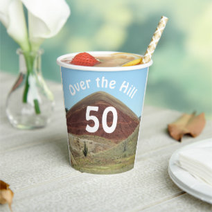 Gobelets En Papier Au-dessus de la colline 50e anniversaire jalon