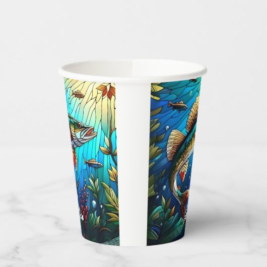 Gobelets En Papier Beau brochet de walleye dans le lac (Gauche)