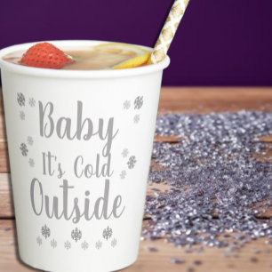 Gobelets En Papier Bébé Il fait froid Tasses en papier à l'extérieur