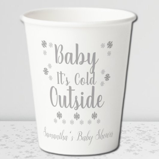 Gobelets En Papier Bébé Il fait froid Tasses en papier à l'extérieur
