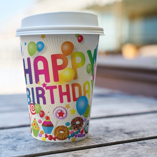 Gobelets En Papier Bonbons et ballons d'anniversaire heureux