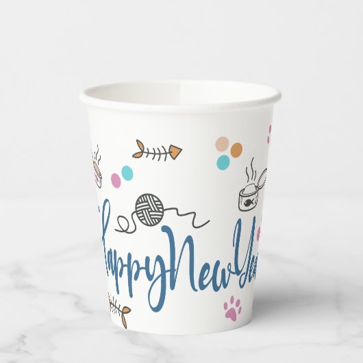 Gobelets En Papier Bonne Année Entre Les Chatons Équilibré Sur Un Fil (Gauche)