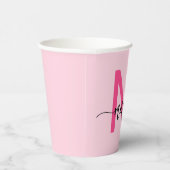 Gobelets En Papier Chaud rose moderne Script Girl Monogramme Nom (Droite)