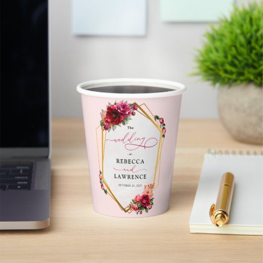 Gobelets En Papier Chic rouge rose floral et faux mariage or (Insitu)