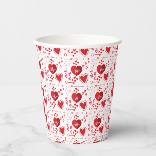 Gobelets En Papier Coeurs d'amour rouge et flèche (Recto)