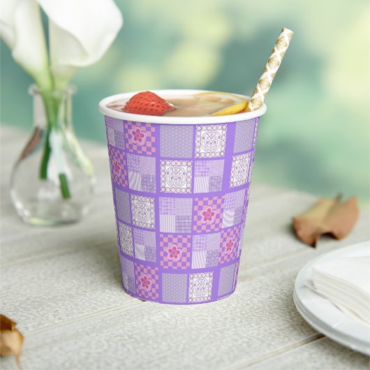 Gobelets En Papier Conception en Patchwork rose et violet (Insitu)