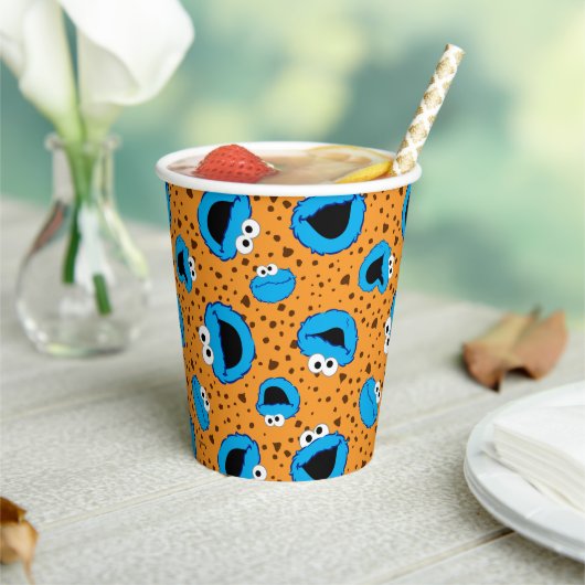 Gobelets En Papier Cookie Monster sur motif de cookie (Insitu)