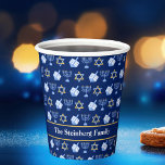 Gobelets En Papier Cute Hanoukka Dreidel Menorah Motif Custom Party<br><div class="desc">Belles tasses en papier Hanoukka fête en bleu joli avec un motif cool de la star du judaïsme,  rêvez pour les jeux de Chanukah amusants,  et la menorah juive pour un dîner de vacances ou de réunion avec votre synagogue.</div>