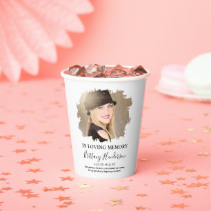 Gobelets En Papier Dans la mémoire aimante   Mémorial photo