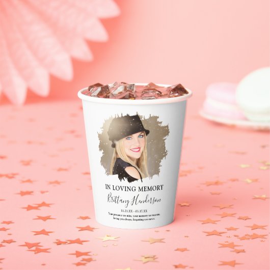 Gobelets En Papier Dans la mémoire aimante | Mémorial photo (Insitu)